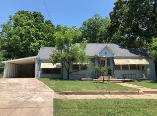 321 E 2nd St, Bonham, TX 75418