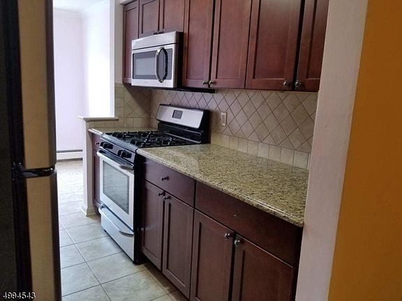 4th image of 565 Grove St APT F-13