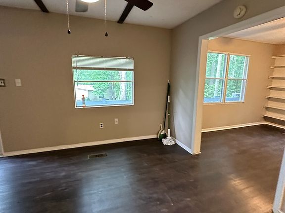4th image of 118 Daisy Lee Ln