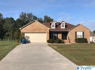 1303 Locust Dr NE, Arab, AL 35016