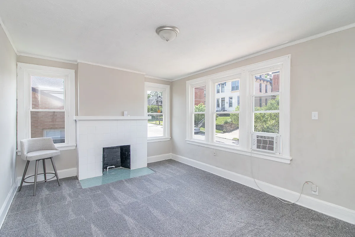 Building Photo - 926 Mount Hope Ave #2