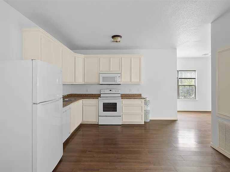 409 Beto St #7 — Photo 7