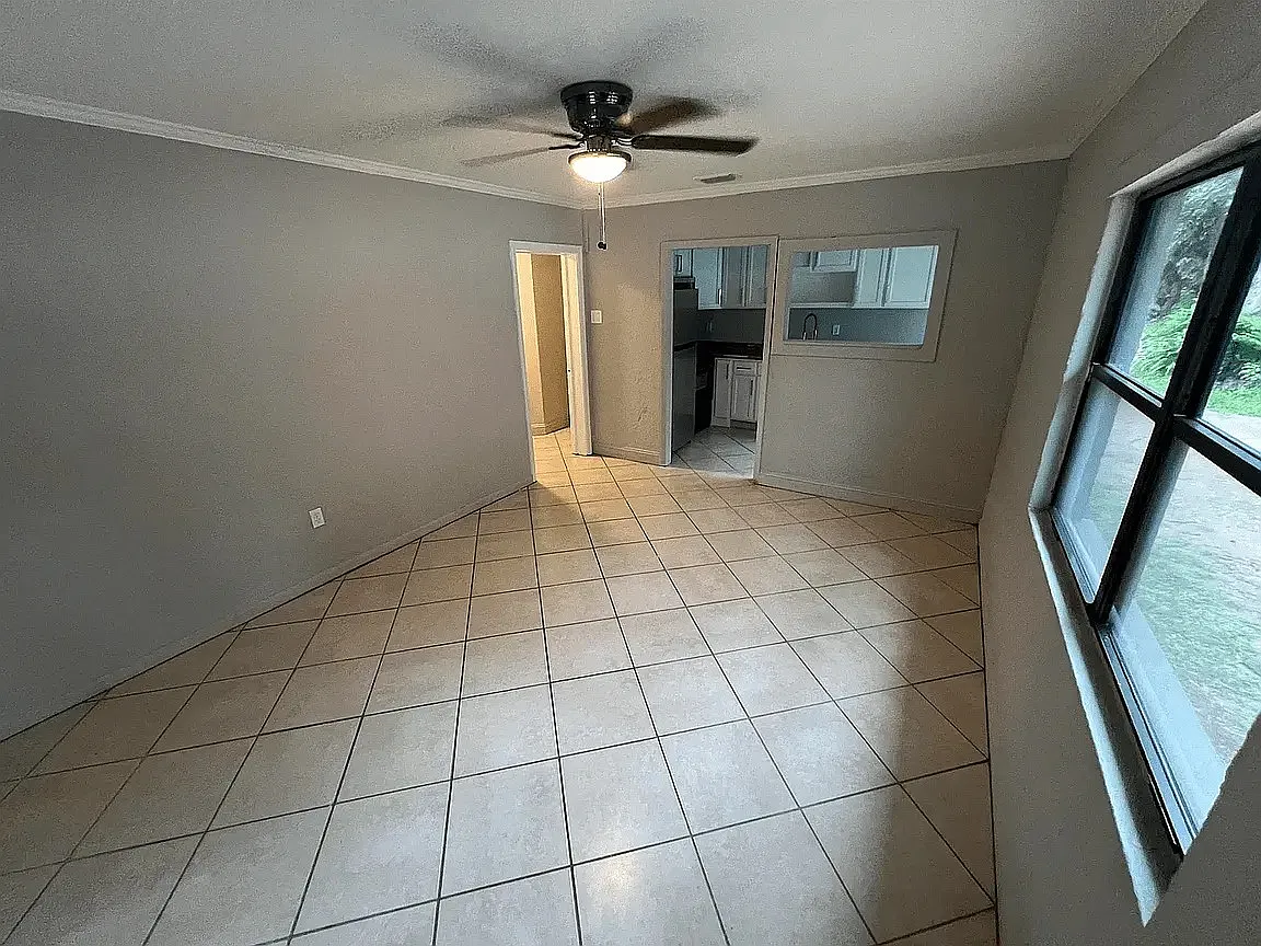 1240 Levy Ave — Photo 2
