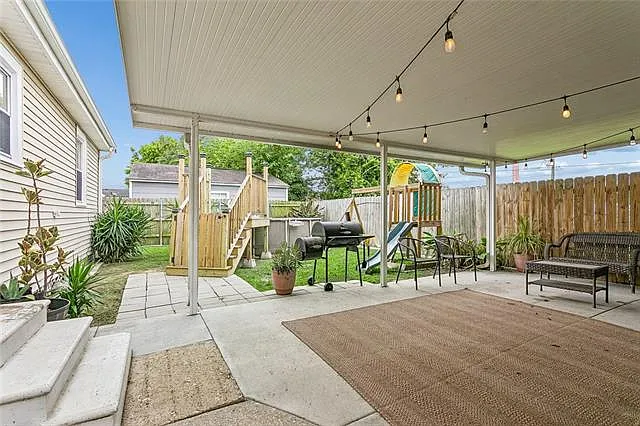 2220 Lloyds Ave — Photo 14