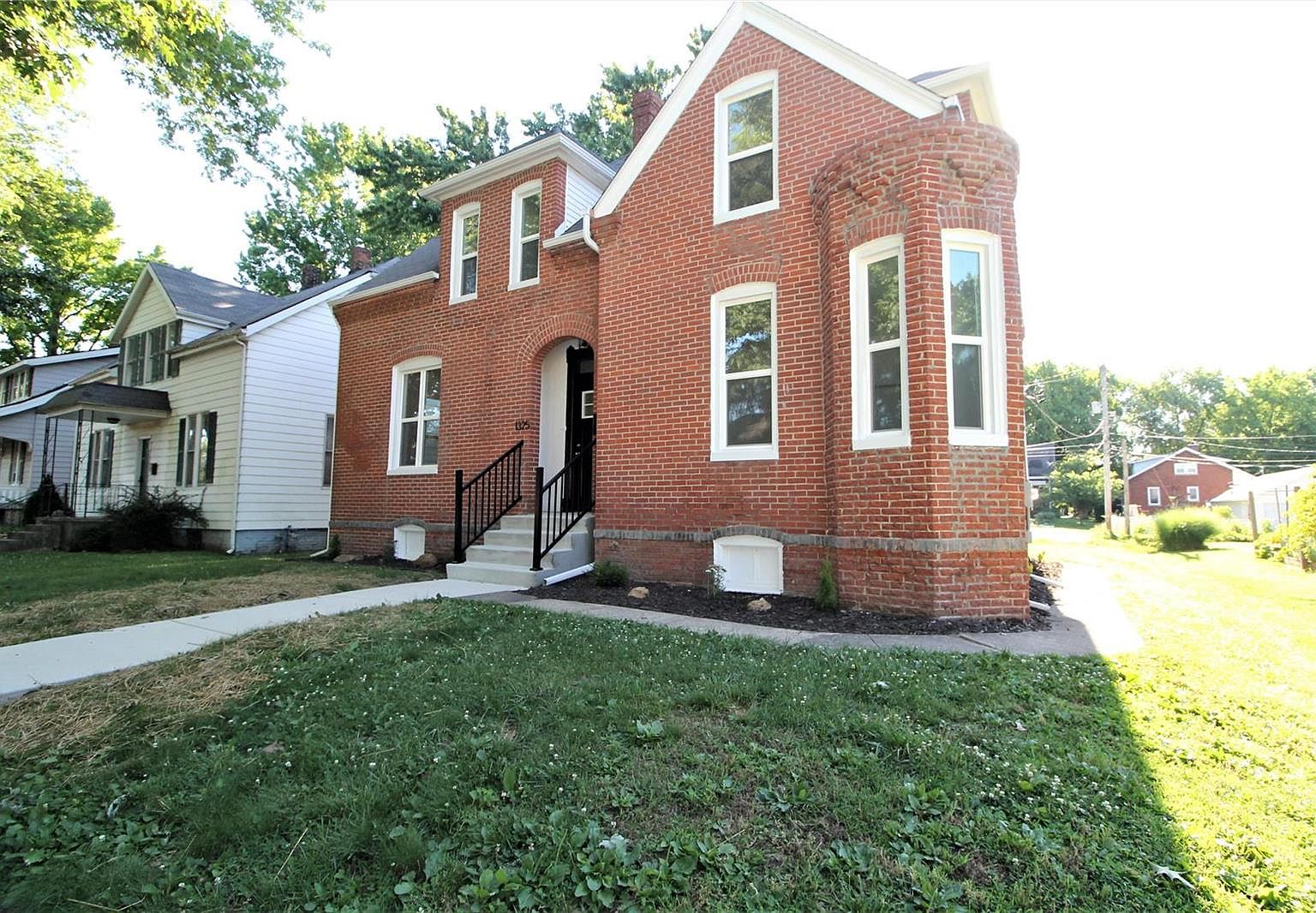 1325 Pine St, Highland, IL 62249 Zillow