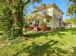 775 7th St, Charleston, IL 61920