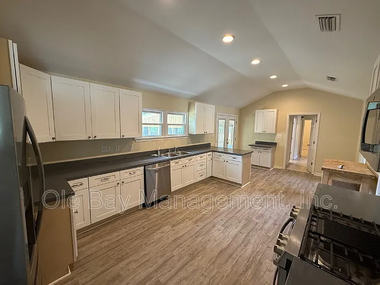 5011 Highcrest Dr — Photo 7