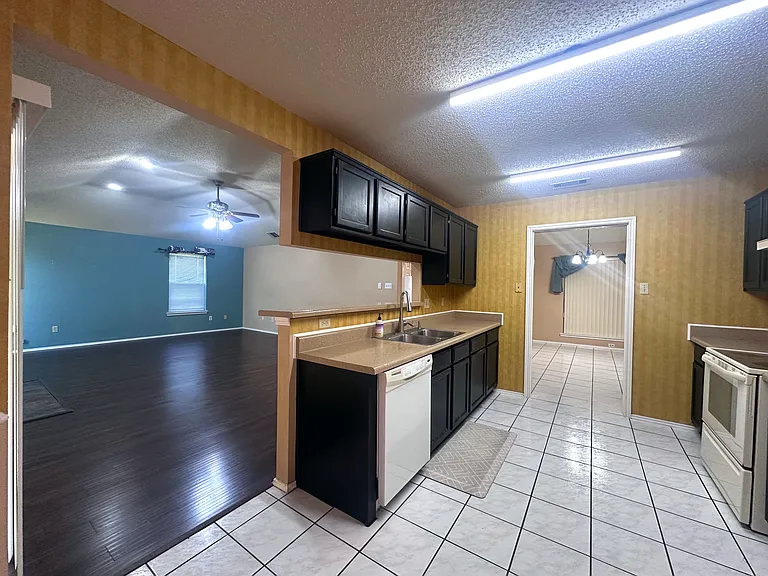 2318 Crystal Creek Ln — Photo 9