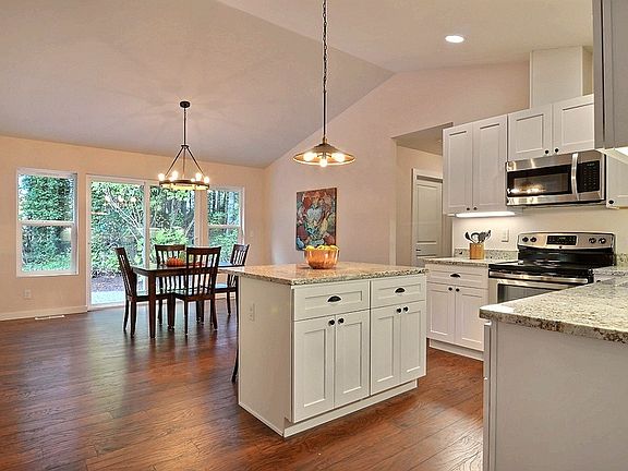 5th image of 6770 Regency Dr SE