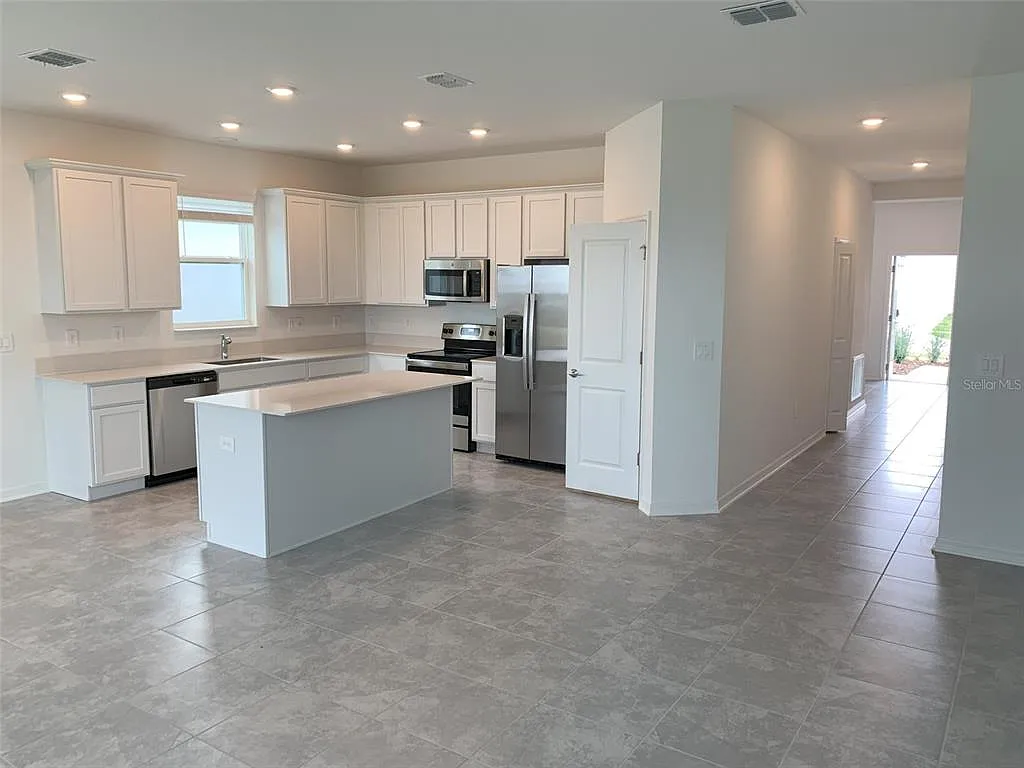 4 bed, 2.0 bath, 1843 sqft, $2,800 — Photo 4