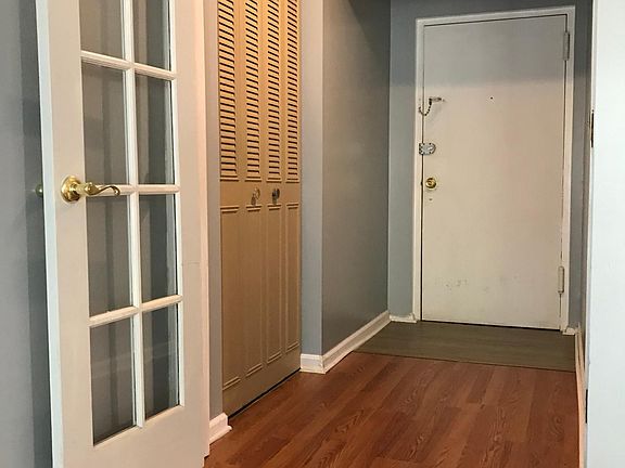 5th image of 11925 Parklawn Dr APT T3