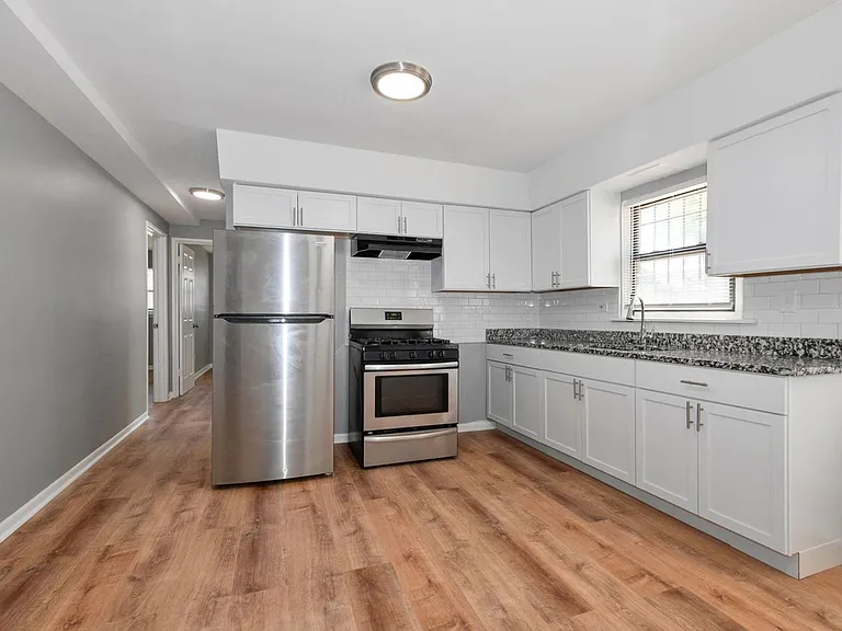 7900 S. Paxton Ave. — Photo 22
