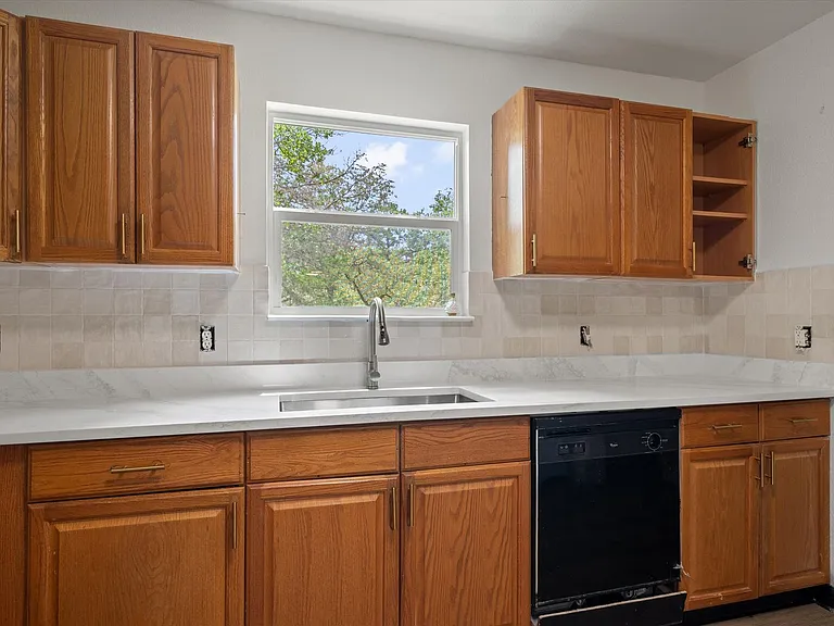 1014 FM 1441 — Photo 11