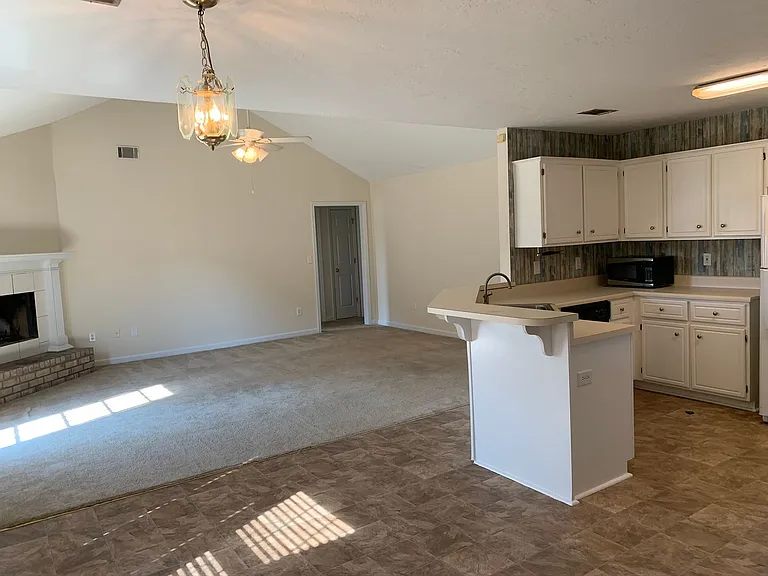 225 Taylor Cir — Photo 8