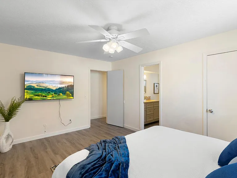 10217 Santa Paula Ave NE — Photo 17