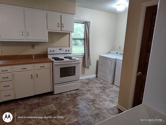 5th image of 877 W Locust St