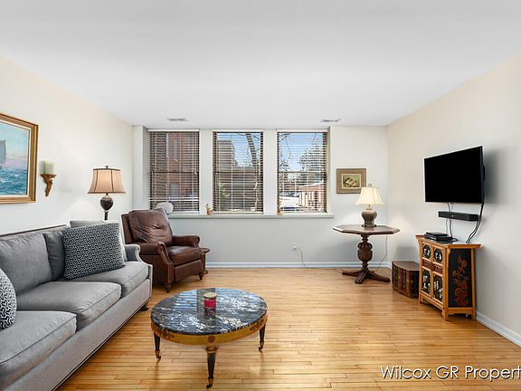4th image of 2006 Wealthy St SE APT 102