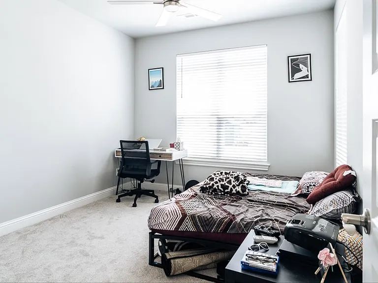 2306 SW Poppy St #1 — Photo 2