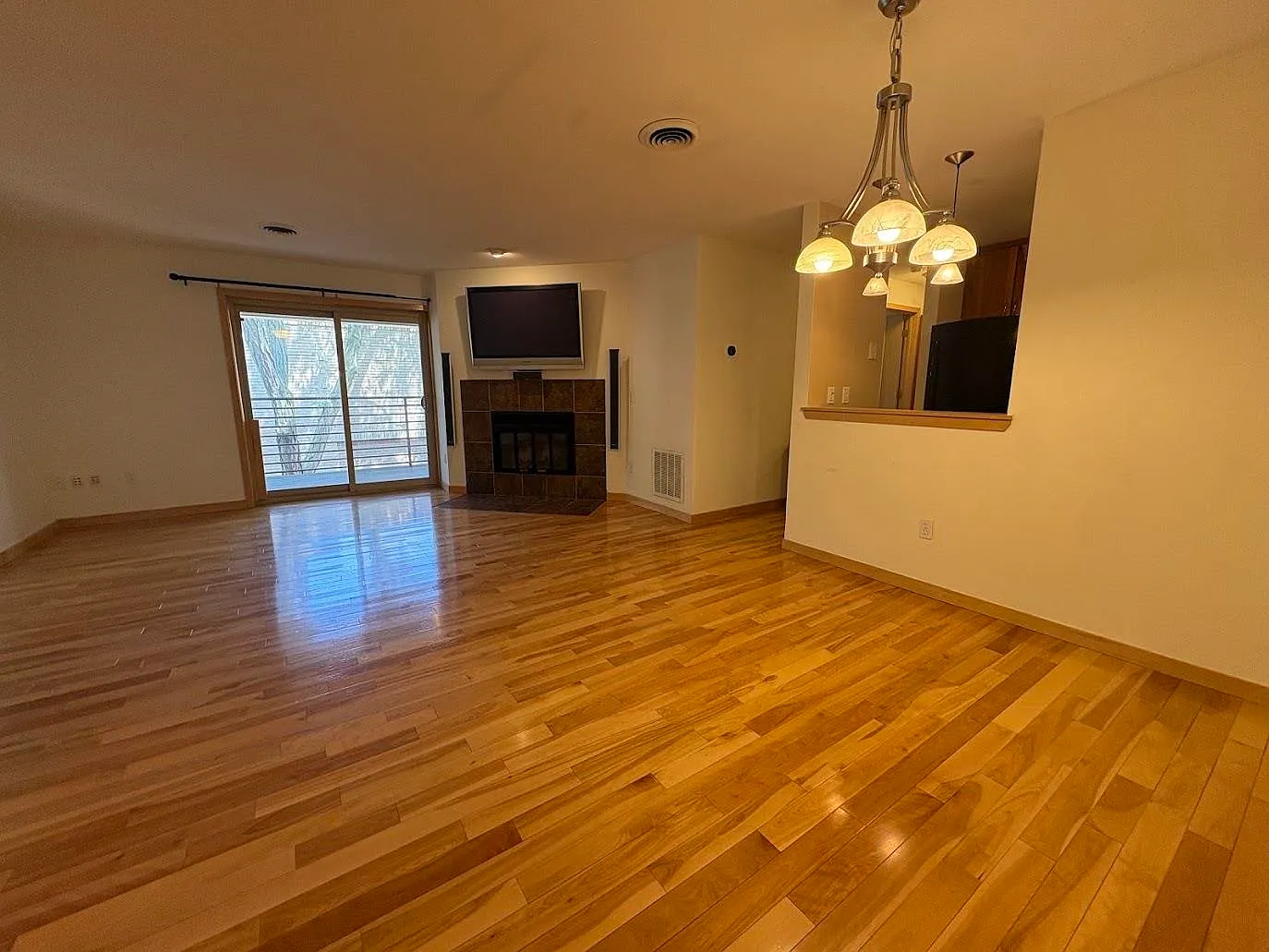 1 bed, 1.0 bath, 700 sqft, $1,700 — Photo 3