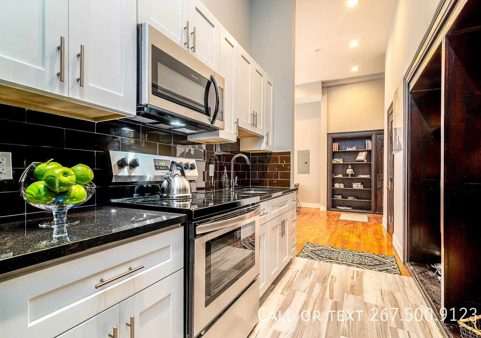 Beautiful historic 1 BR apartment - Off Street Parking Available $125 monthly. — Photo 2