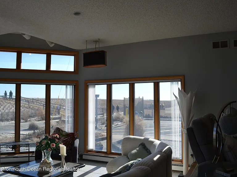 106 Oceanfront — Photo 25