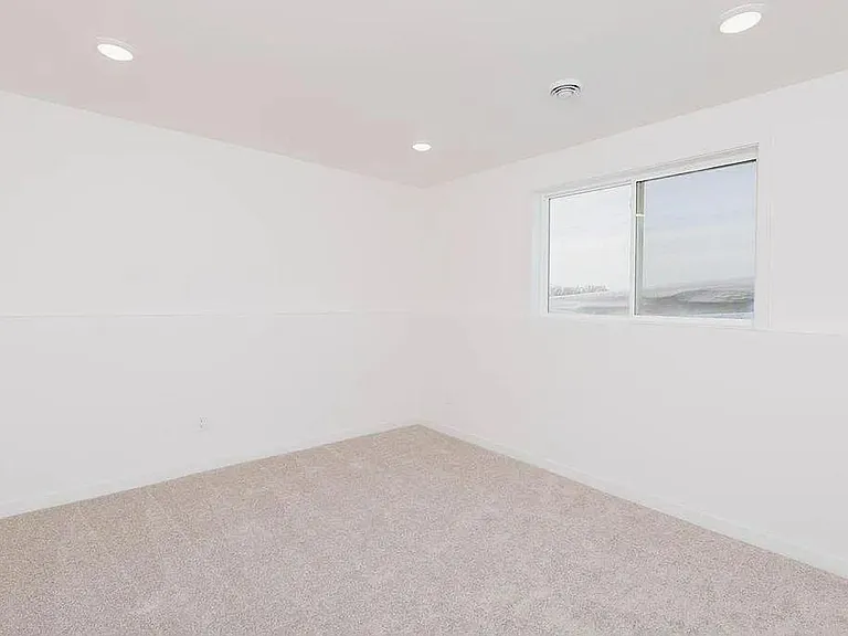 1521 Keystone Cir NE — Photo 29