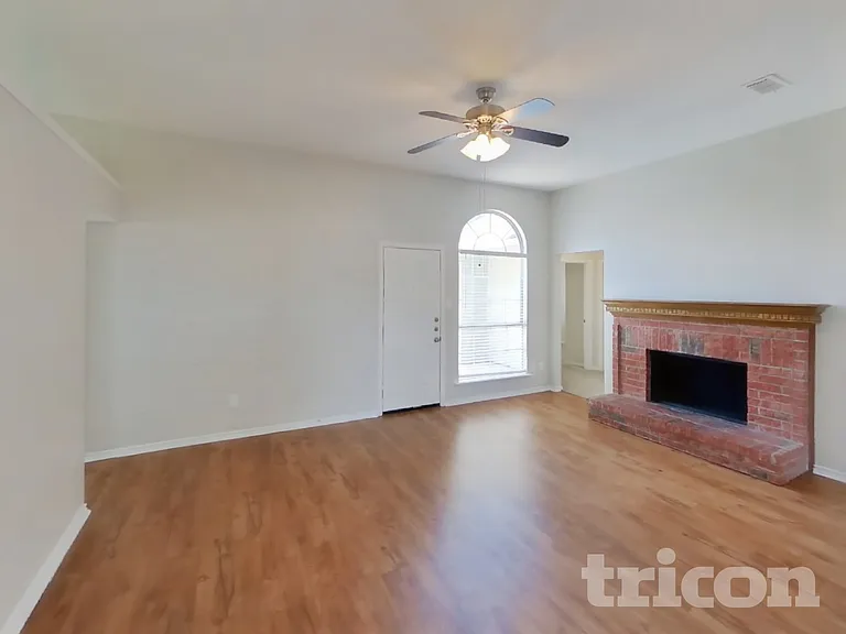 8021 Ashridge Rd — Photo 4