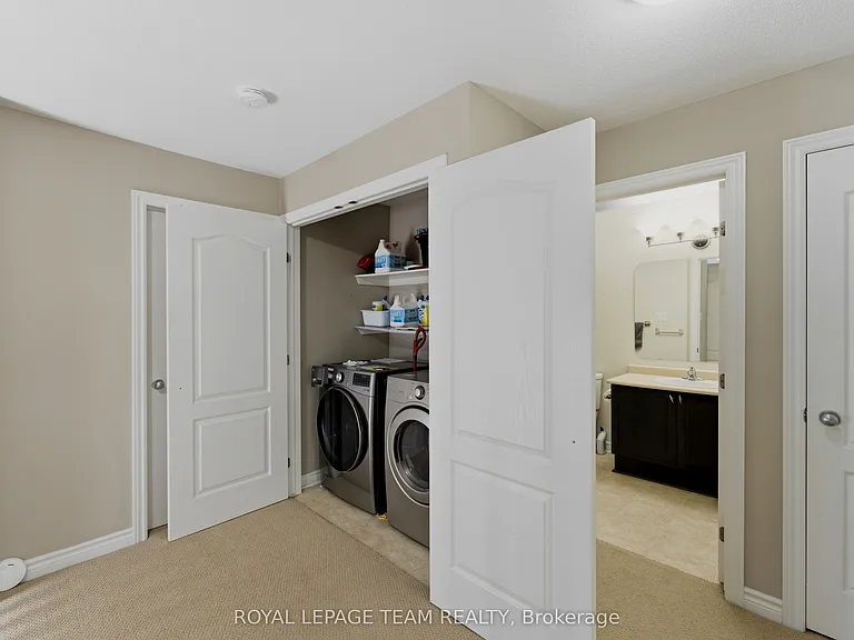 216 Horseshoe Cres — Photo 35
