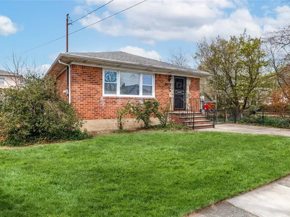 262-09 82 Avenue, Floral Park, NY 11004