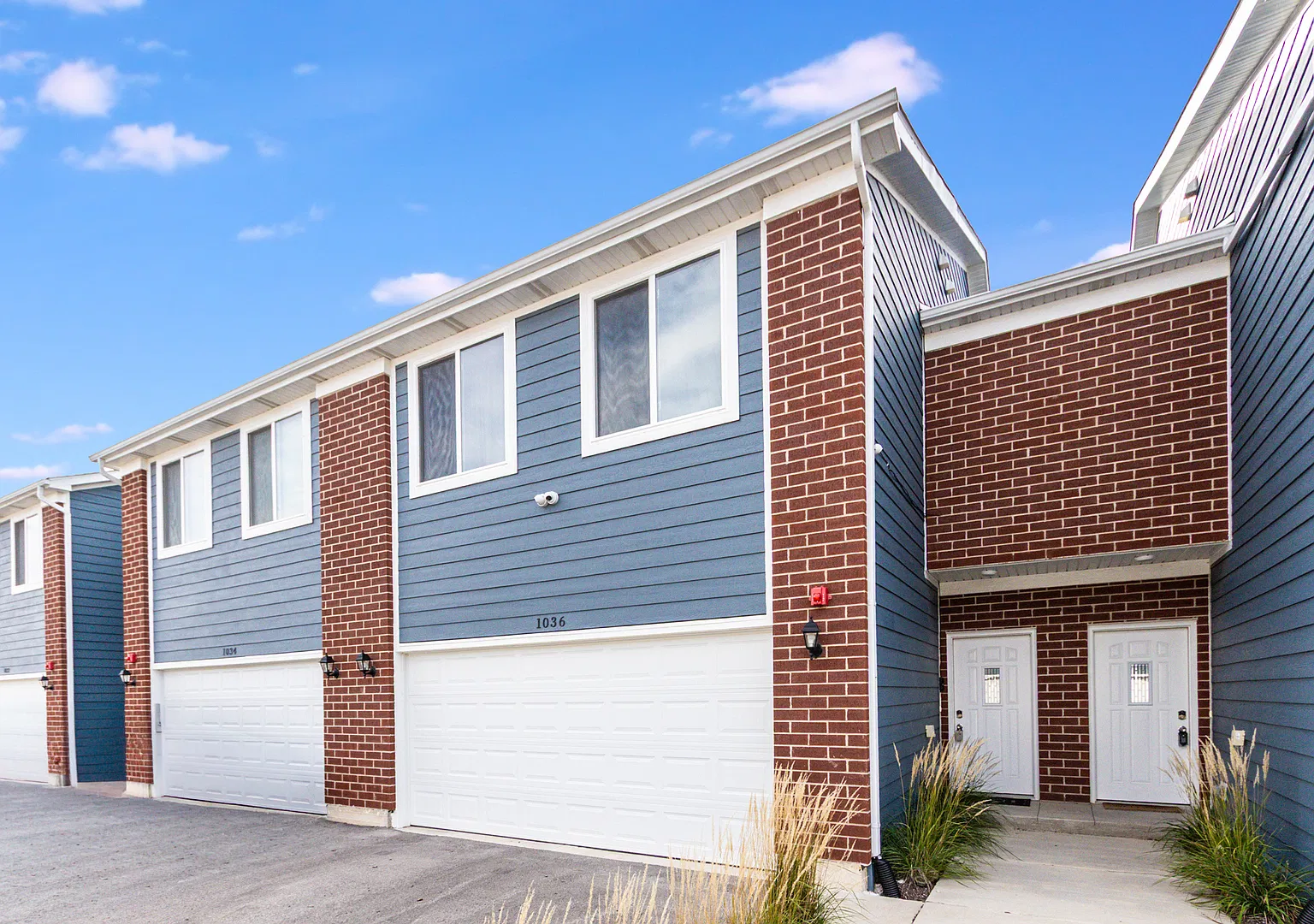 3 bed, 2.5 bath, 1966 sqft, $2,500 — Photo 1
