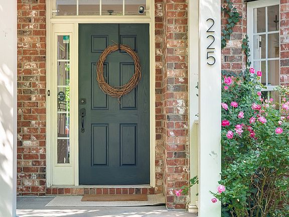 5th image of 225 Springhaven Ct