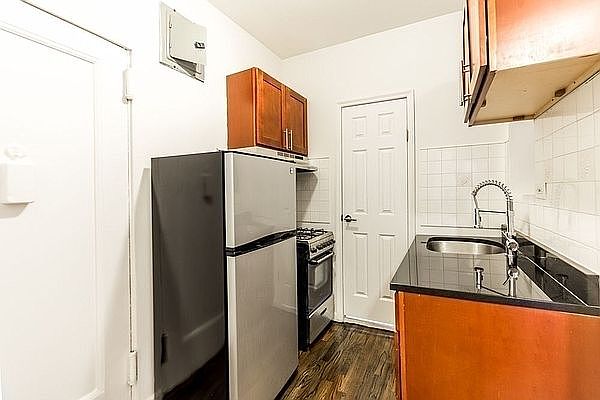 1st image of 170 Thompson St #1