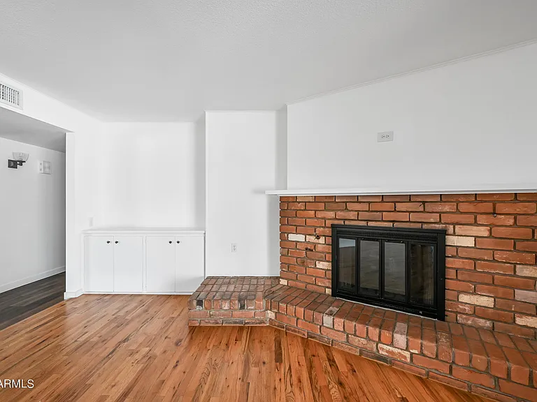 530 E Fairmont Dr — Photo 5