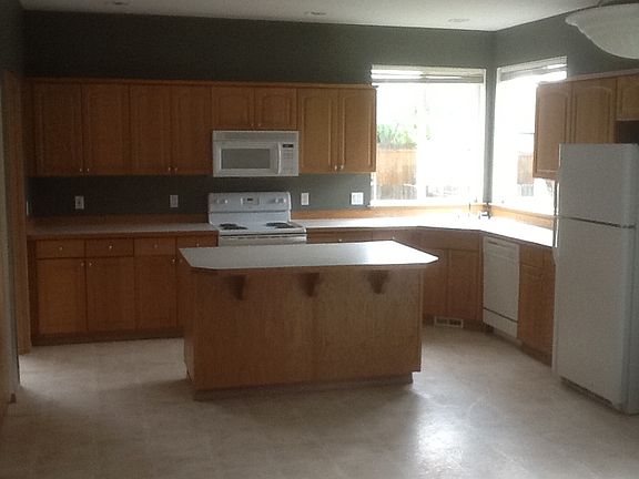 3rd image of 10910 183rd Ave E