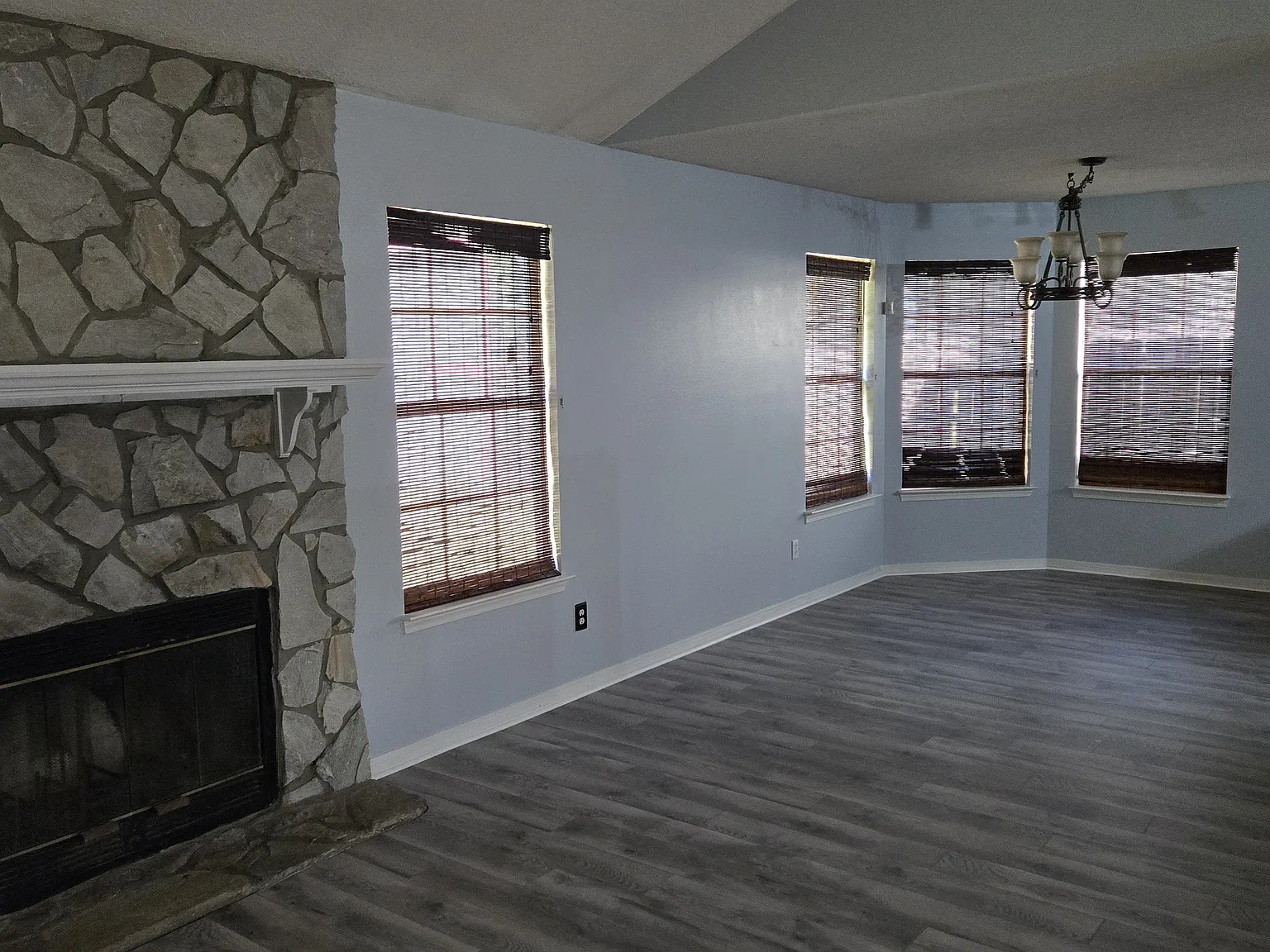 3 bed, 1920 sqft, $2,100 — Photo 3