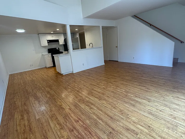 14435 Riverside Dr #3 — Photo 4