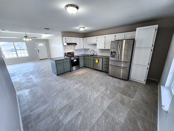 3rd image of 2826 McGill Blvd