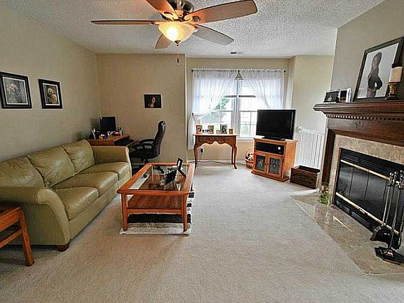 4th image of 704 Shenandoah River Ct APT D