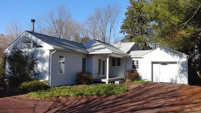438 Nassau St photo 1
