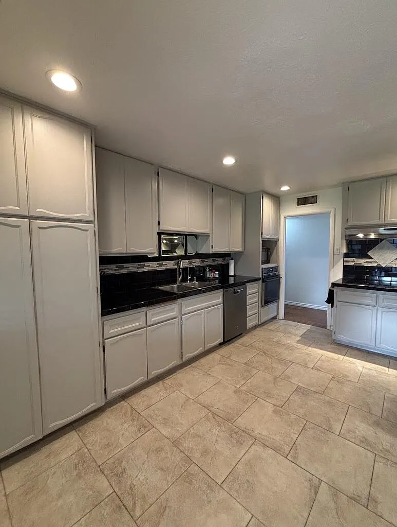 3 bed, 2.0 bath, 1686 sqft, $2,800 — Photo 4