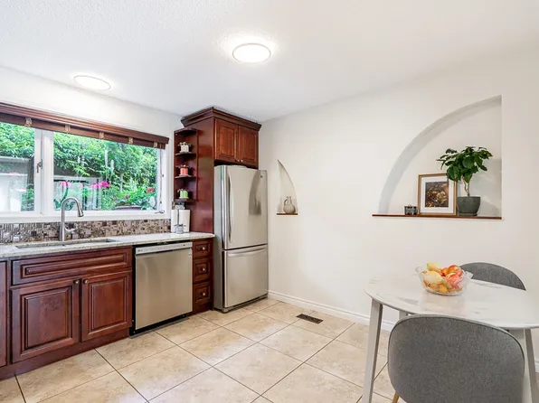 2995 Corona Dr, Burnaby, BC V3J 1B9