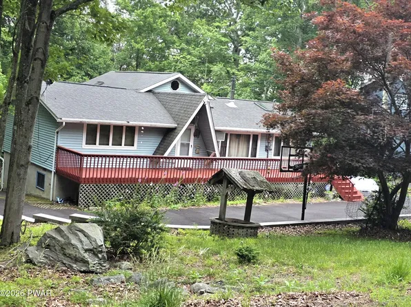 138 Westwood Dr, Dingmans Ferry, PA 18328