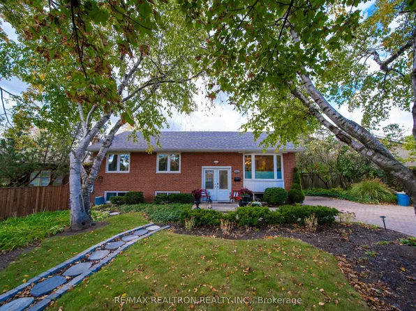 79 Paperbirch Dr, Toronto, ON M3C 2E6