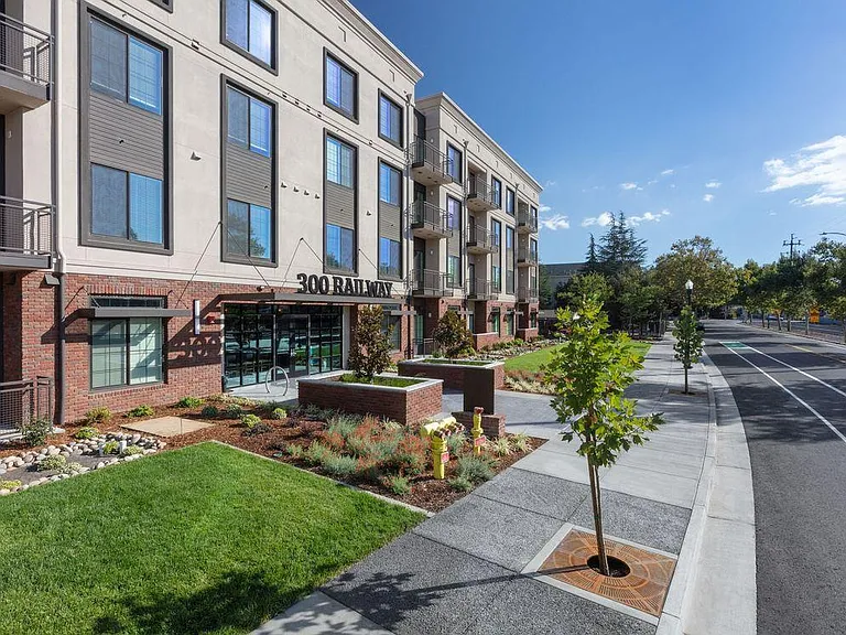 300 Railway Ave — Photo 19