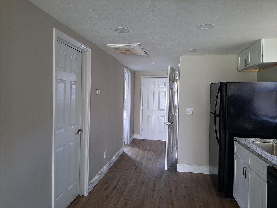 1st image of 670 N 8th St
