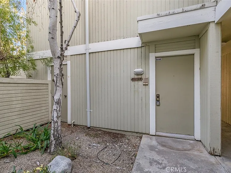 22127 Burbank Blvd #7 — Photo 11