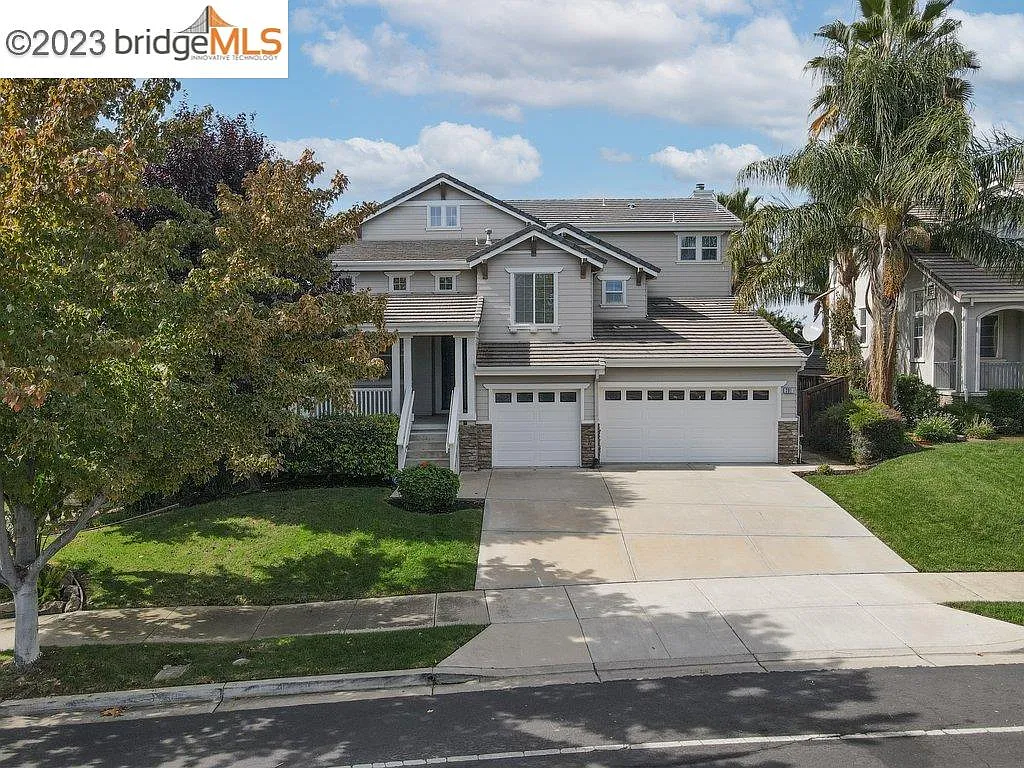 381 Roundhill Dr photo 1