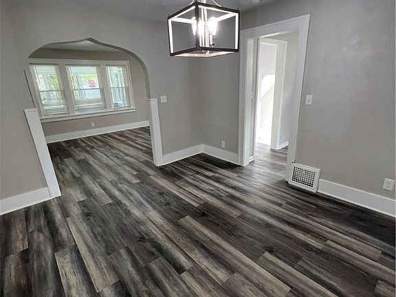5th image of 407 W 32nd St