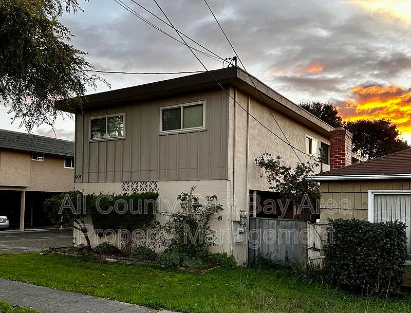 2 bed, 678 sqft, $2,450 — Photo 1
