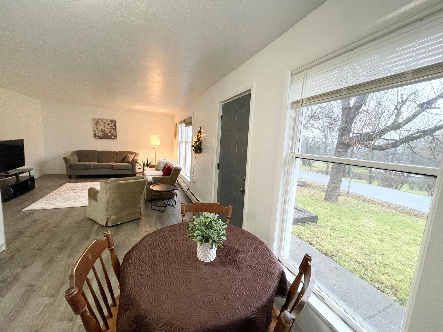 3 bed, 1100 sqft, $2,000 — Photo 3
